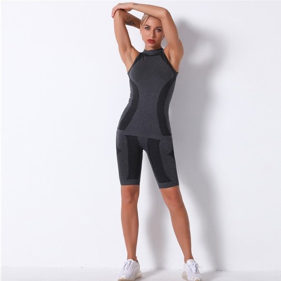 Compression Suit Shorts & Top - Activewear 2 piece set - Bermuda Shorts and Top - Picture 9 of 10
